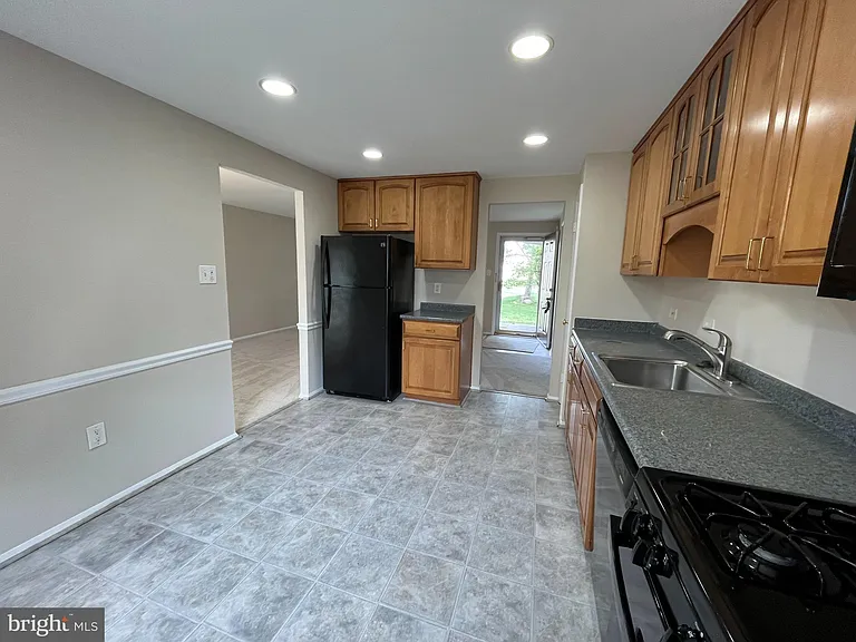 15705 Anamosa Dr — Photo 9