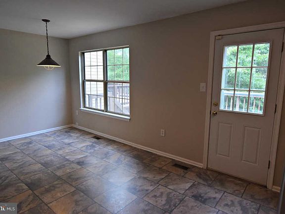 5th image of 6422 Selby Ct
