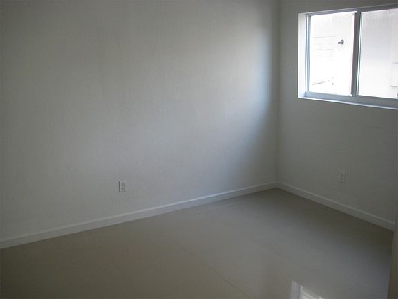4th image of 8035 Crespi Blvd #11