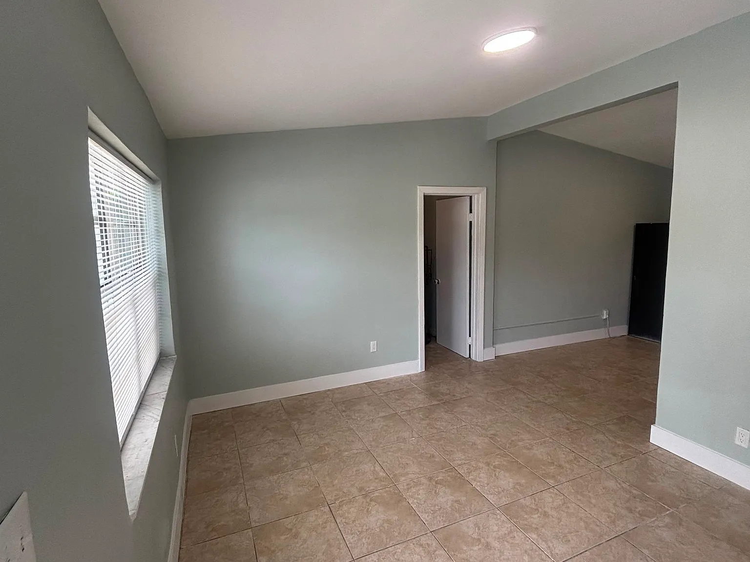 2 bed, 1.0 bath, 850 sqft, $1,950 — Photo 3
