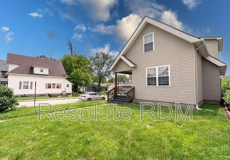 743 Cottage Ave — Photo 3