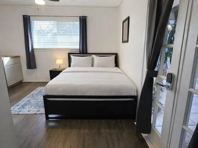 Laurel Canyon Dr — Photo 3