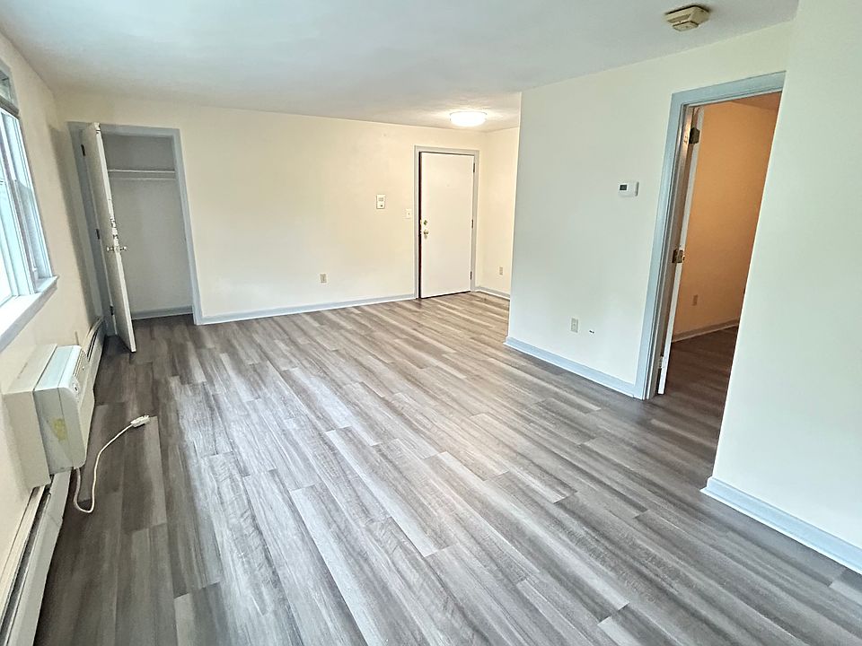 2nd image of 23 Burlington St Suite 4
