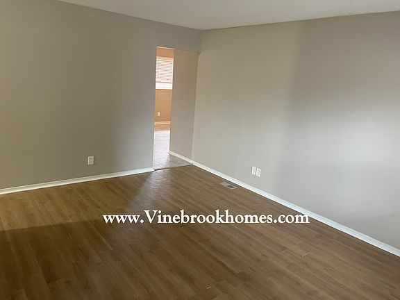 4th image of 4417 Downes Dr