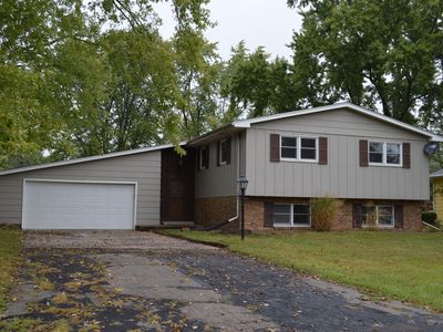 5893 Darline Dr, Saint Anne, IL, 60964