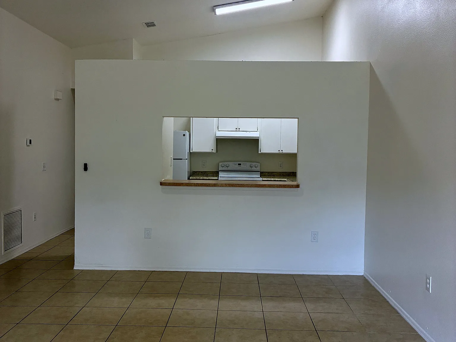 3 bed, 1260 sqft, $2,100 — Photo 3