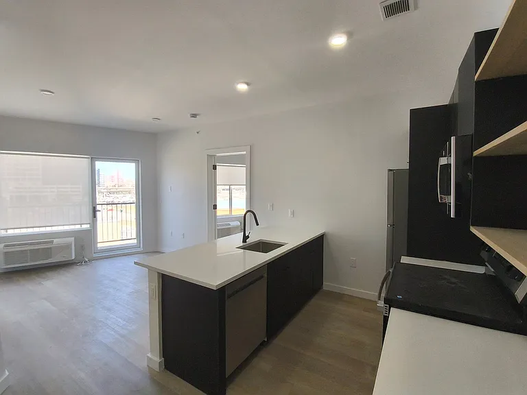 486 Market St — Photo 4