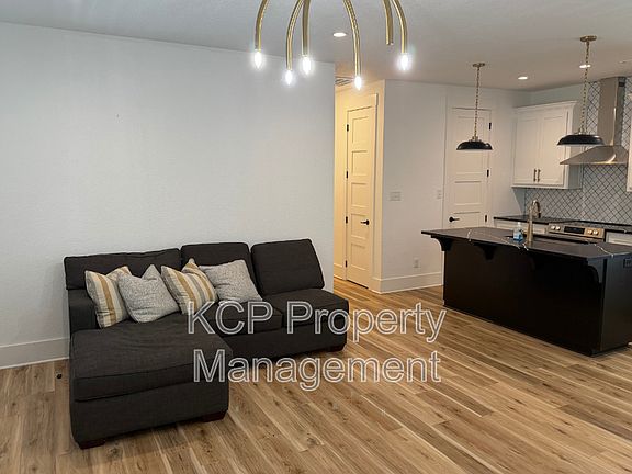 3rd image of 1813 Garland Ave #2