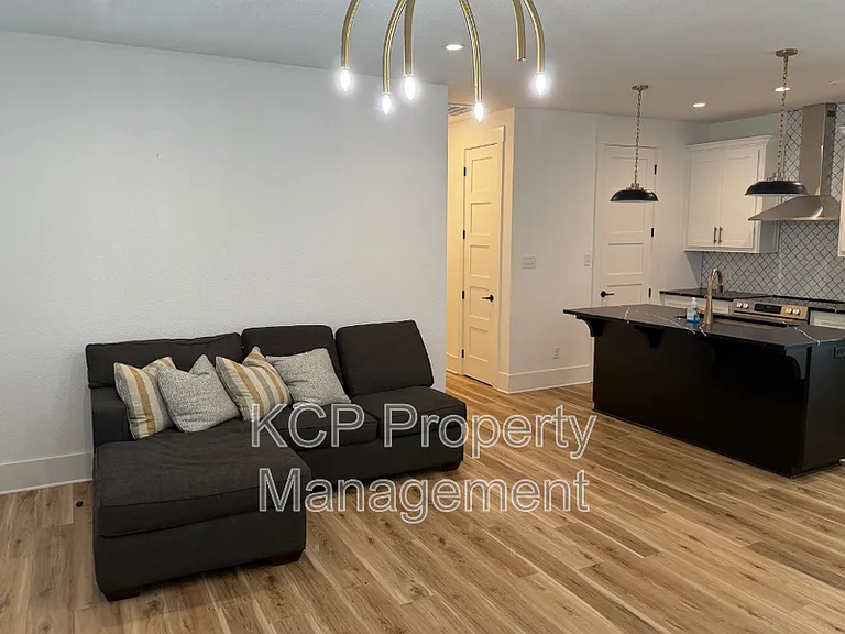 1813 Garland Ave #2 — Photo 3