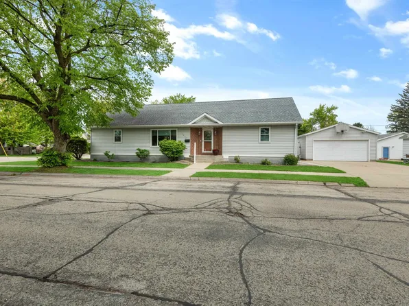 1624 Parnell St, Marinette, WI 54143