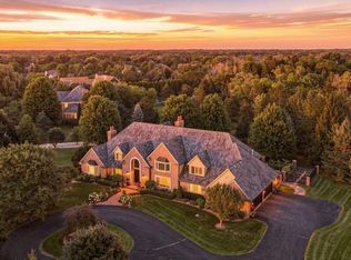9648 N Columbia DRIVE, Mequon, WI 53092