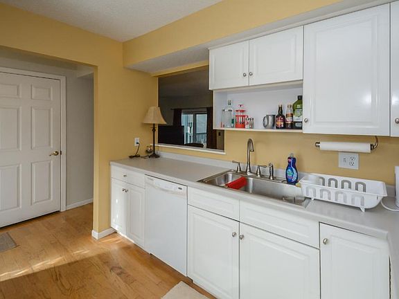 4th image of 143 Canabury Ct