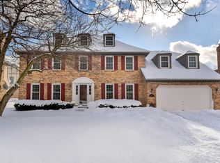 677 Alexandria Dr, Naperville, IL 60565
