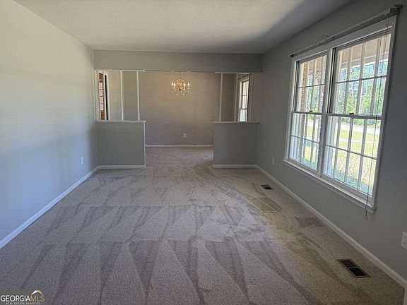 3rd image of 3700 Ben Lyn Rd