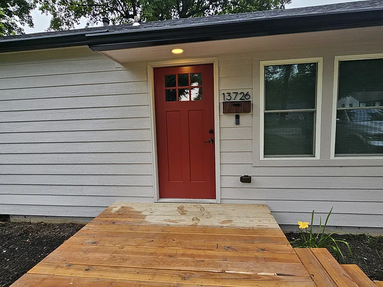 13726 Cypress Ave — Photo 1