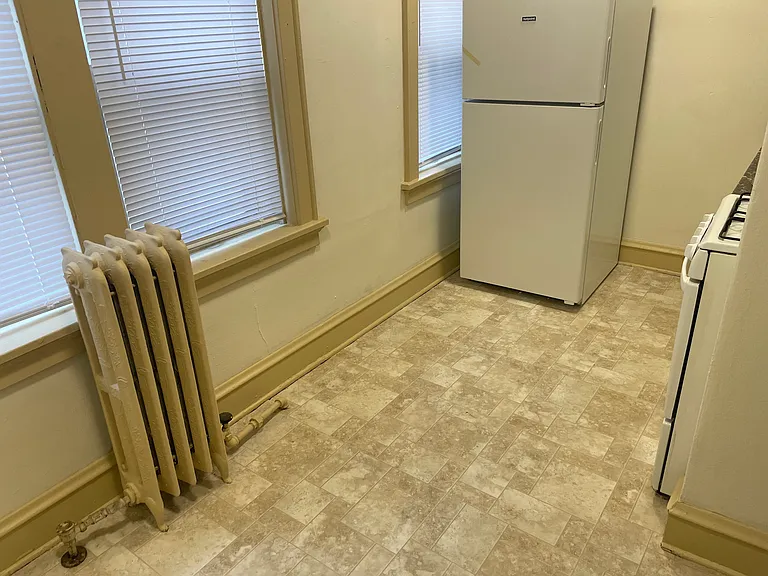 5709 W Burnham St #7 — Photo 3