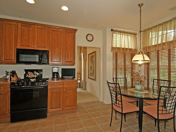 5th image of 820 Kensington Ln