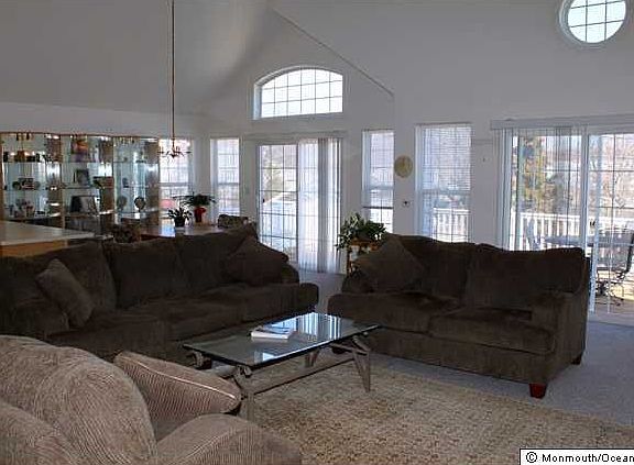 4th image of 106 Adriatic Ave