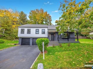 405 Pine Hill Rd, Leonia, NJ 07605