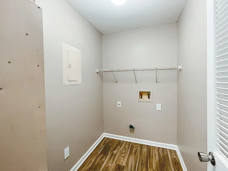 HUGE CLOSETS