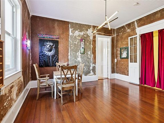 5th image of 921 Clouet St