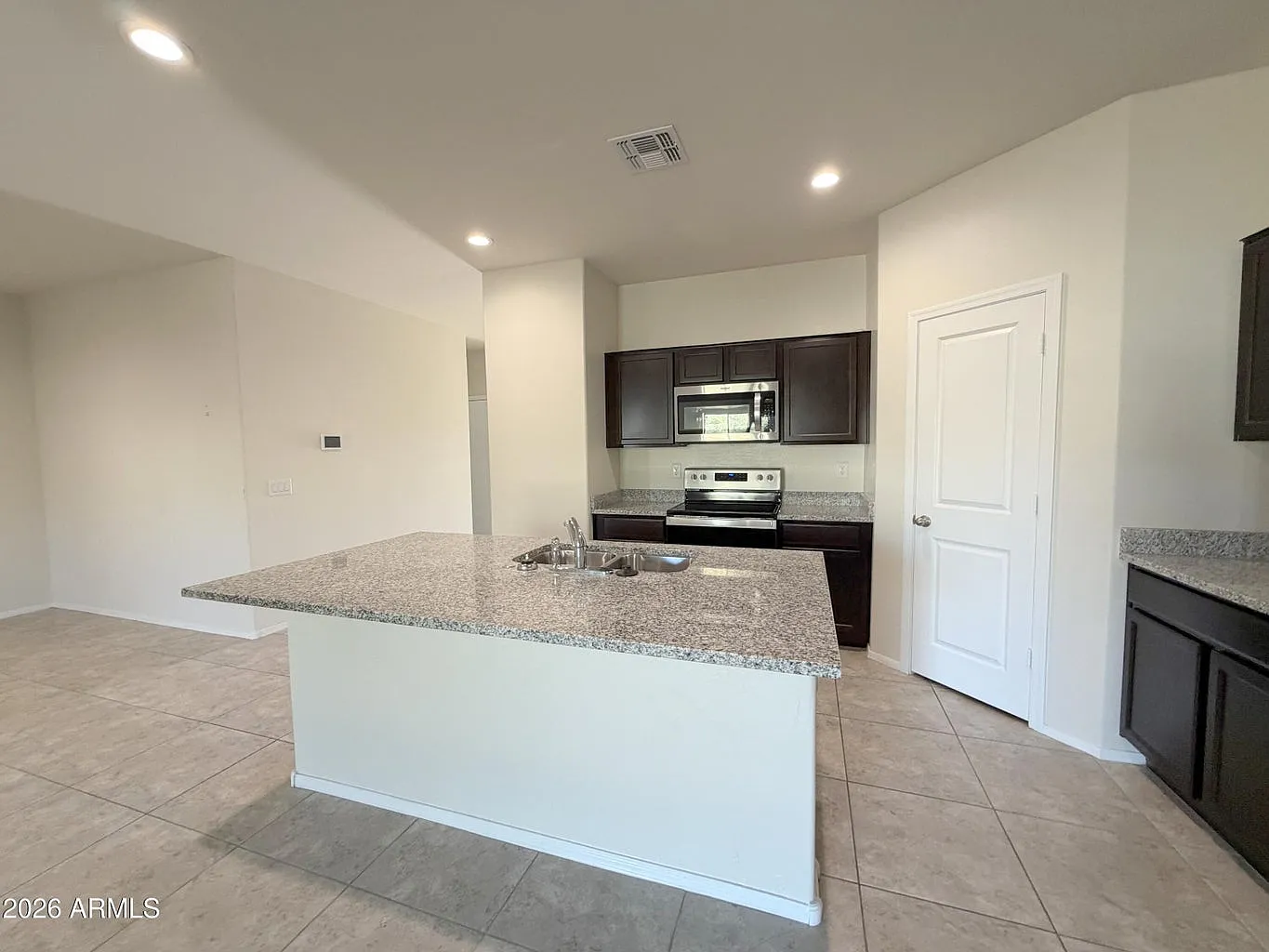 4 bed, 1881 sqft, $1,795 — Photo 2