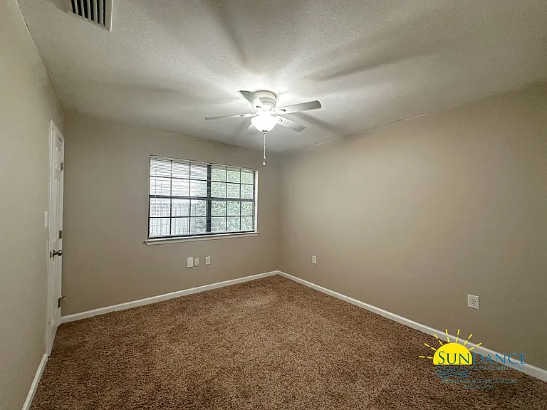 624 Lloyd St — Photo 11