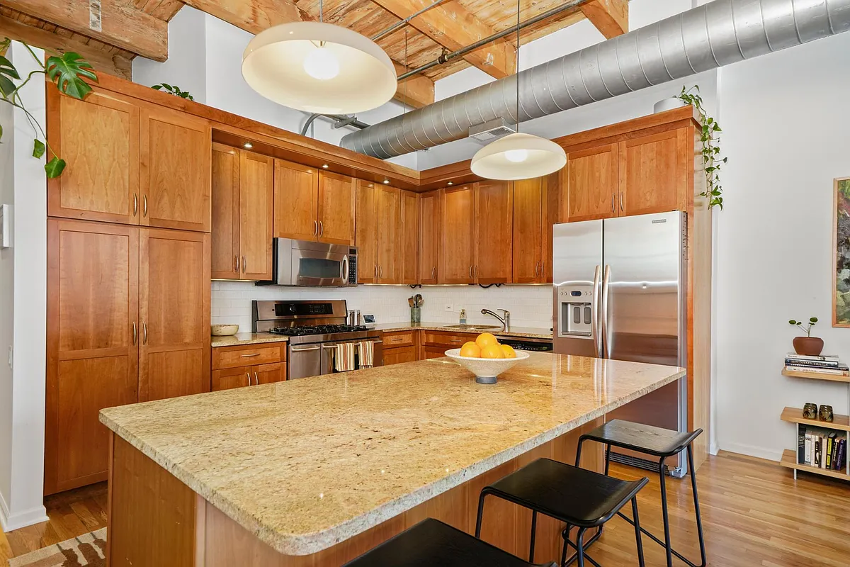 Building Photo - 312 N May St #3D