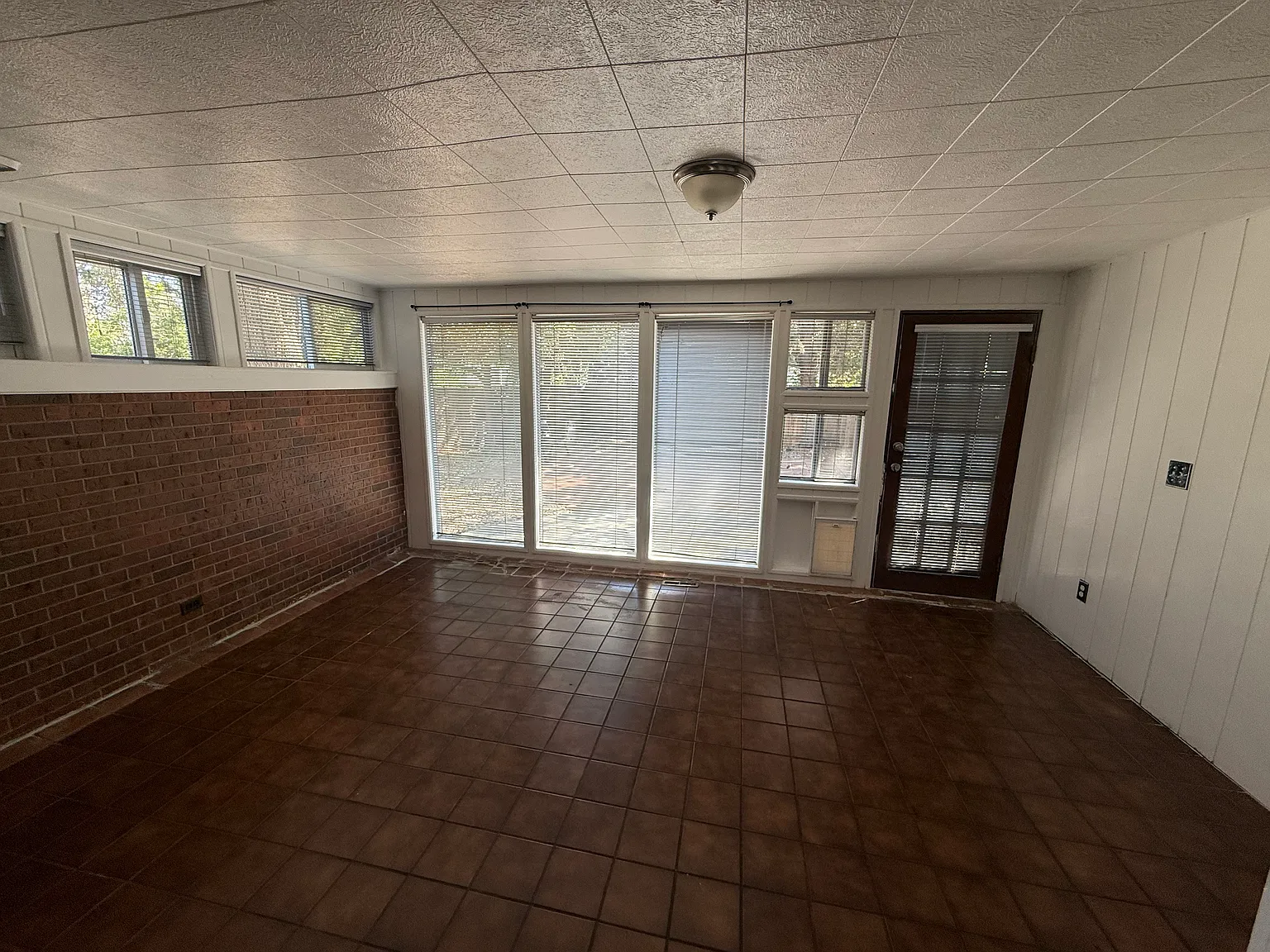 2 bed, 1200 sqft, $2,200 — Photo 4