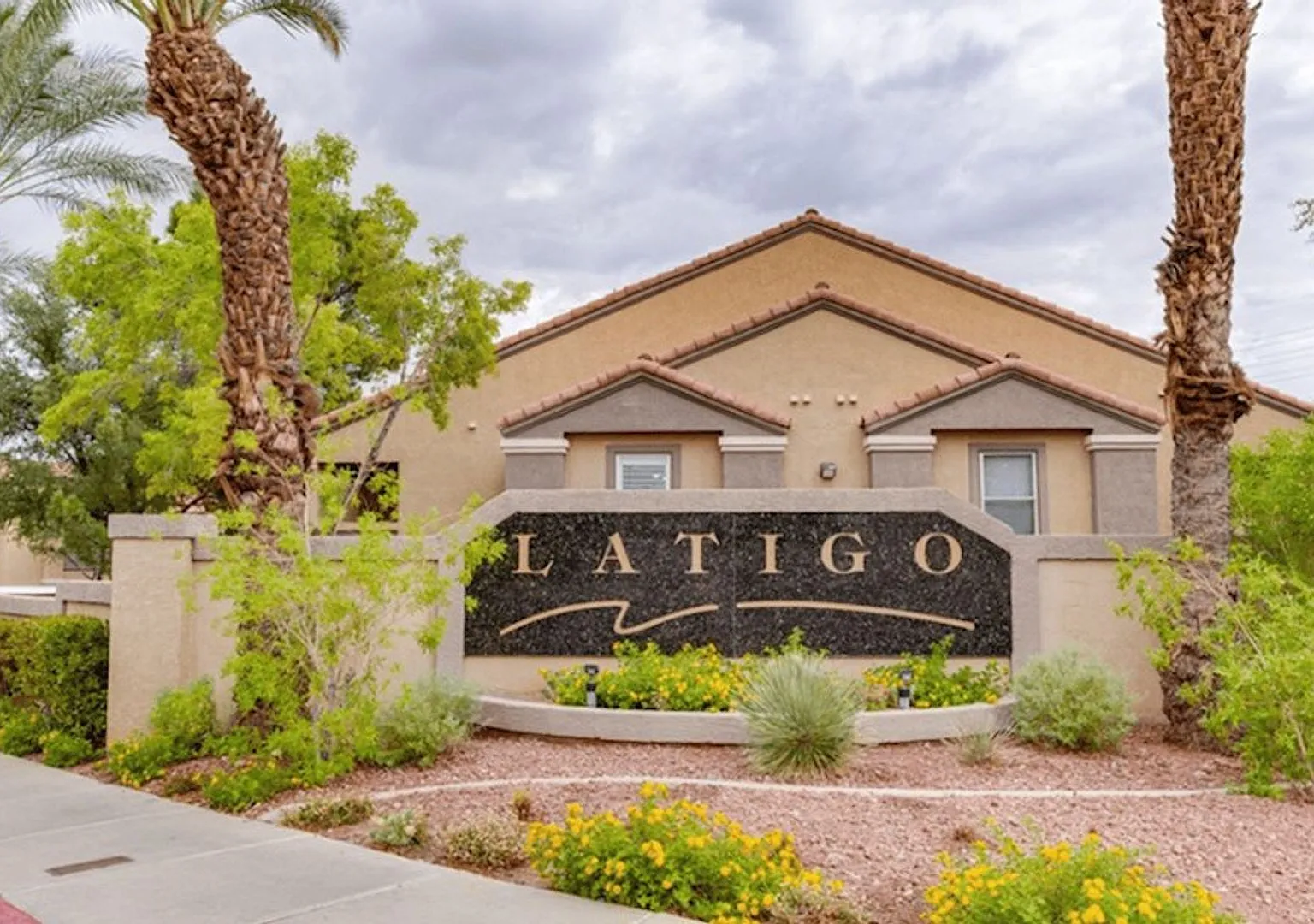 Recently remodeled fully furnished condo at Silverado Ranch and Eastern — Photo 1