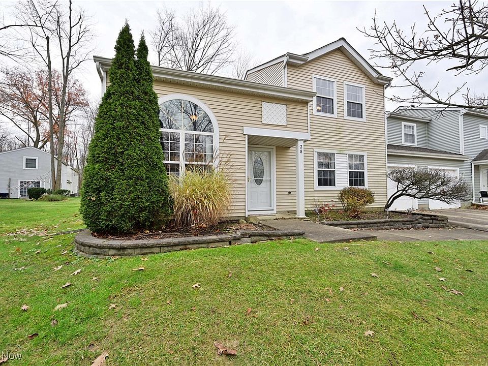 1st image of 38 Woodbury Ln