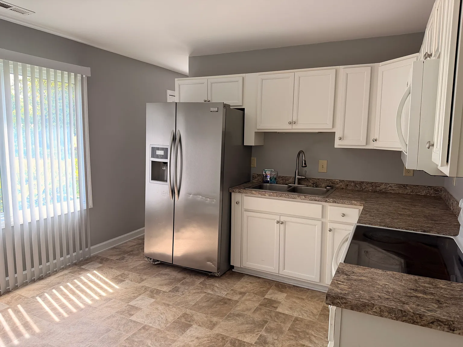 3 bed, 1000 sqft, $1,650 — Photo 4