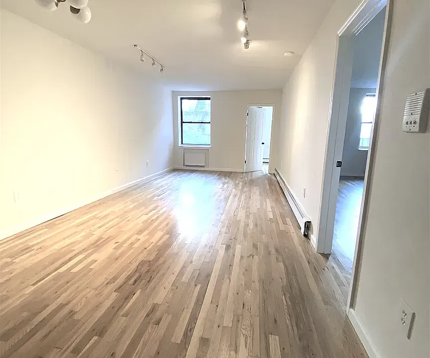 525 W 49th St #3D