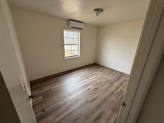 5th image of 2806 E 30th St