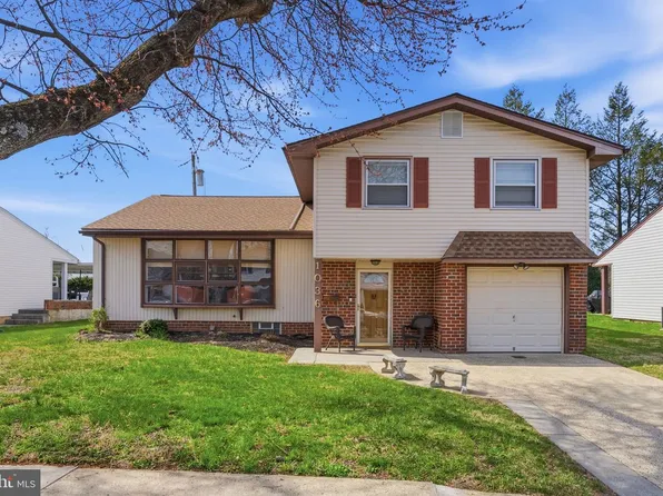 1036 Camas Dr, Philadelphia, PA 19115