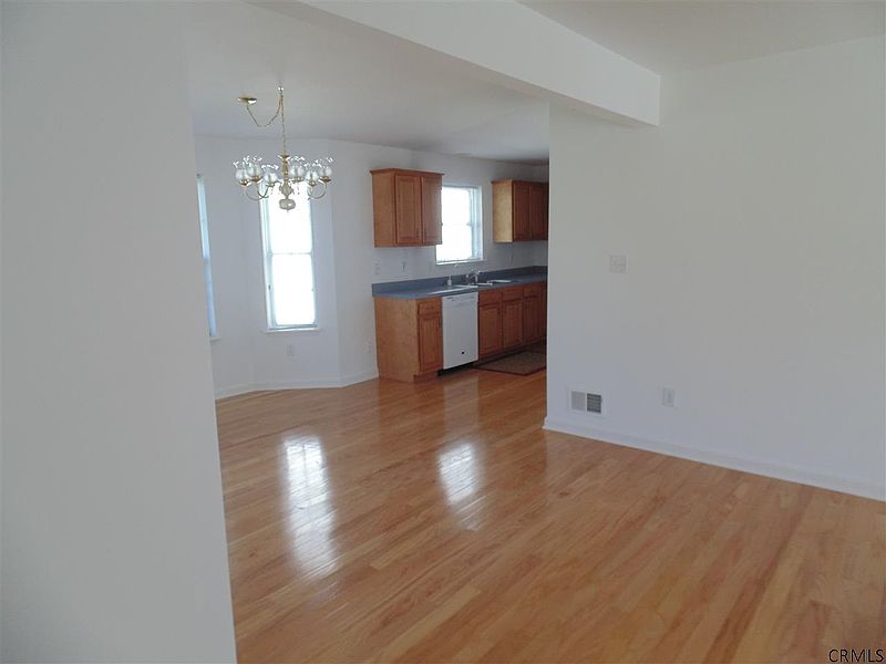 3rd image of 79 MORNING GLORY Way