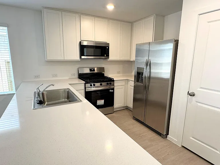 31508 Pianella Ln — Photo 3