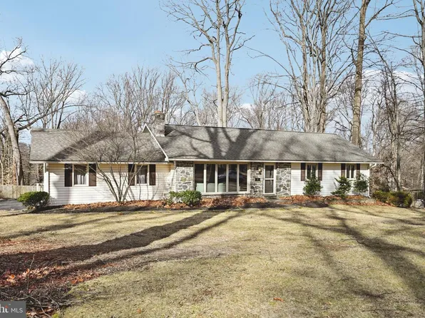 3 Edgewood Dr, Downingtown, PA 19335