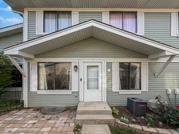 2S771 Winchester Cir E Unit 3, Warrenville, IL 60555