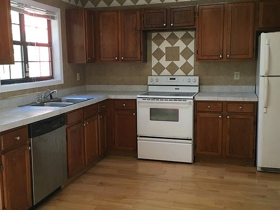 4th image of 824 Leland Ct
