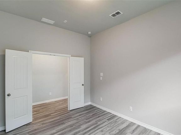 5th image of 2112 Lake Hawthorne Trl