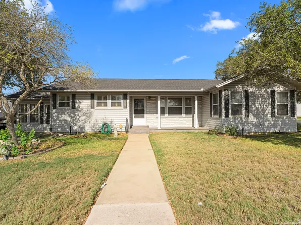 311 SCHNEIDER ST, Poth, TX 78147