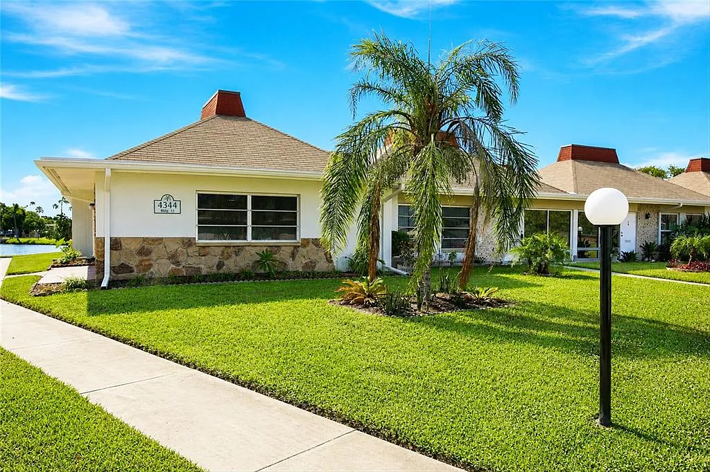 2 bed, 1.5 bath, 825 sqft, $1,600 — Photo 3