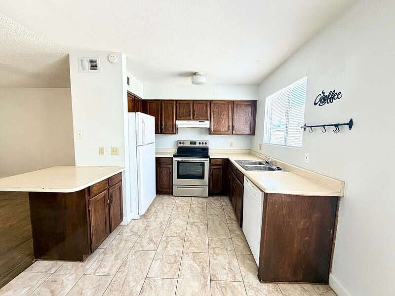 1st image of 846 N Revere Unit 202