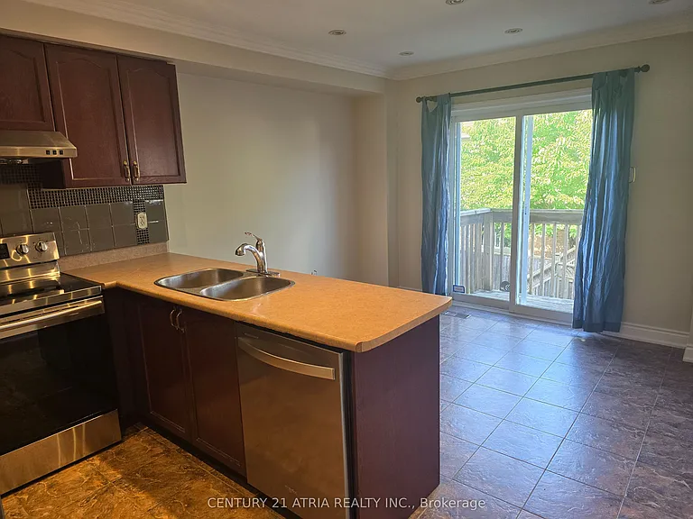 82 Red River Cres — Photo 9
