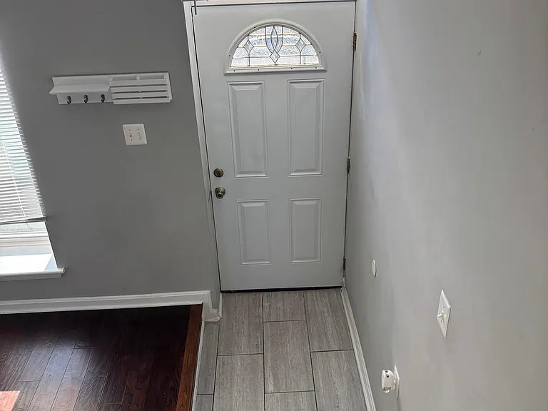 1612 W Lexington St — Photo 2
