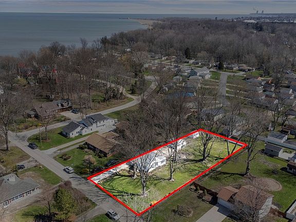 3rd image of 4633 Farley Dr