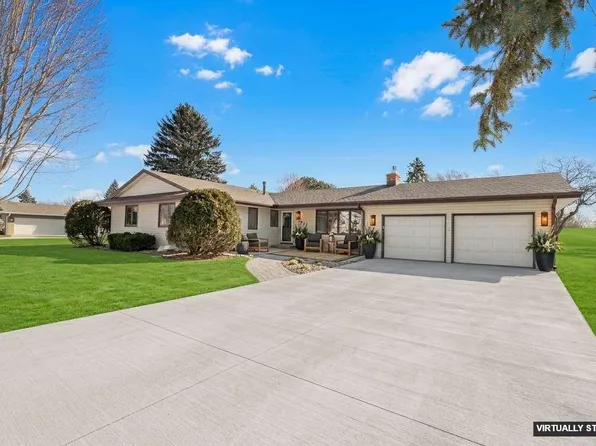 9717 Toledo Rd, Bloomington, MN 55437