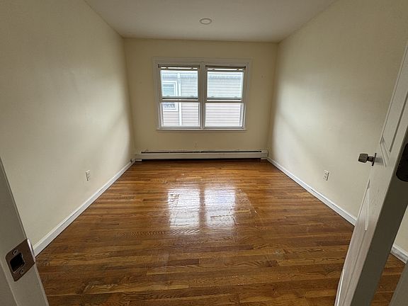 5th image of 46 Schuyler Ave Floor 2