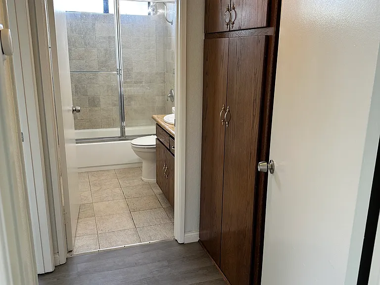10933 Moorpark St #5 — Photo 6